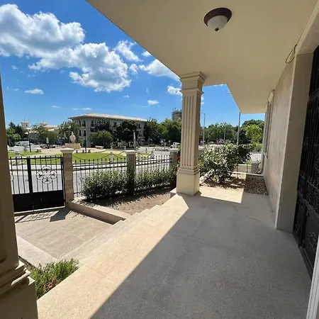 1br Flora *
