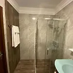 1br Flora *